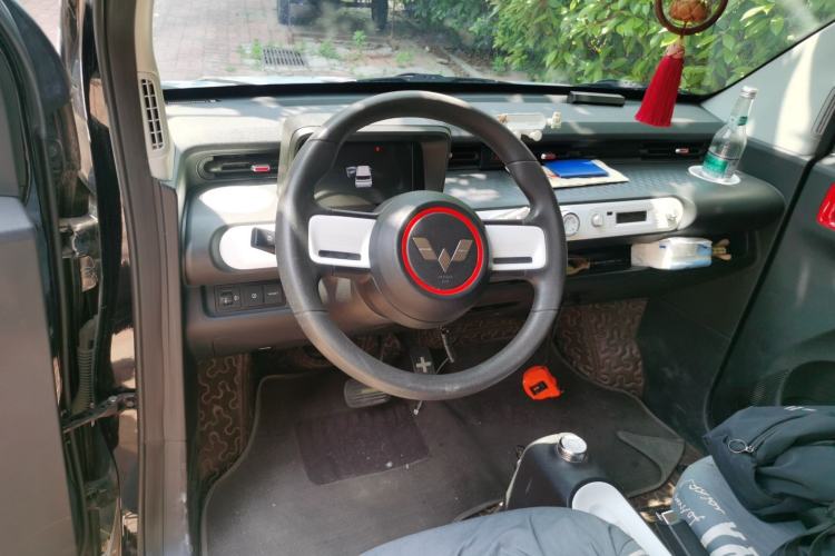 Used Wuling Hongguang MINIEV 2022 GAMEBOY 300km Enthusiast Model with Lithium Iron Phosphate Steering Wheel