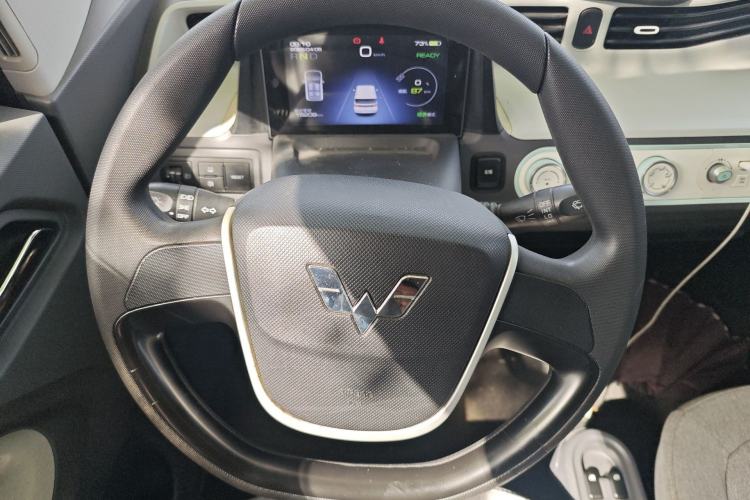 Used Wuling Hongguang MINIEV 2022 Macaron Fashion Model Lithium Iron Phosphate Steering Wheel