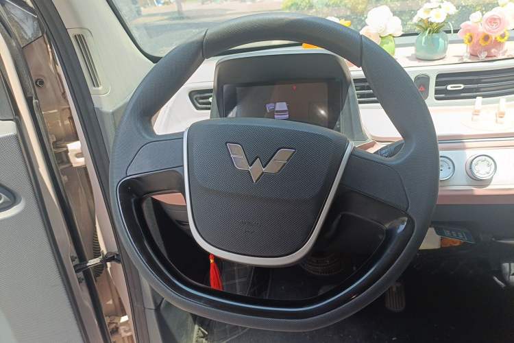 Used Wuling Hongguang MINIEV 2022 Macaron Premium Model – Lithium Iron Phosphate Steering Wheel