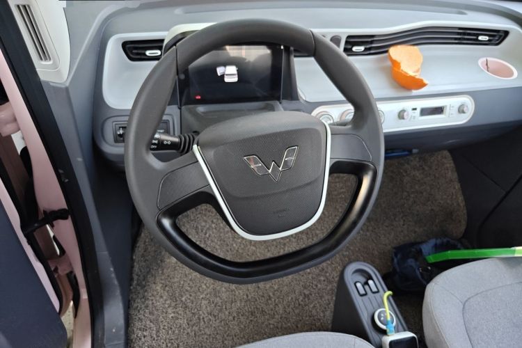 Used Wuling Hongguang MINIEV 2022 Macaron Premium Model – Lithium Iron Phosphate Steering Wheel