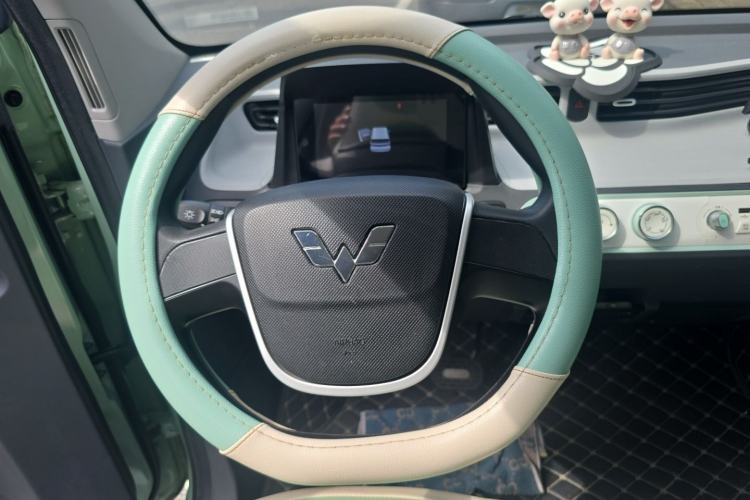 Used Wuling Hongguang MINIEV 2022 Macaron Fashion Model Lithium Iron Phosphate Steering Wheel