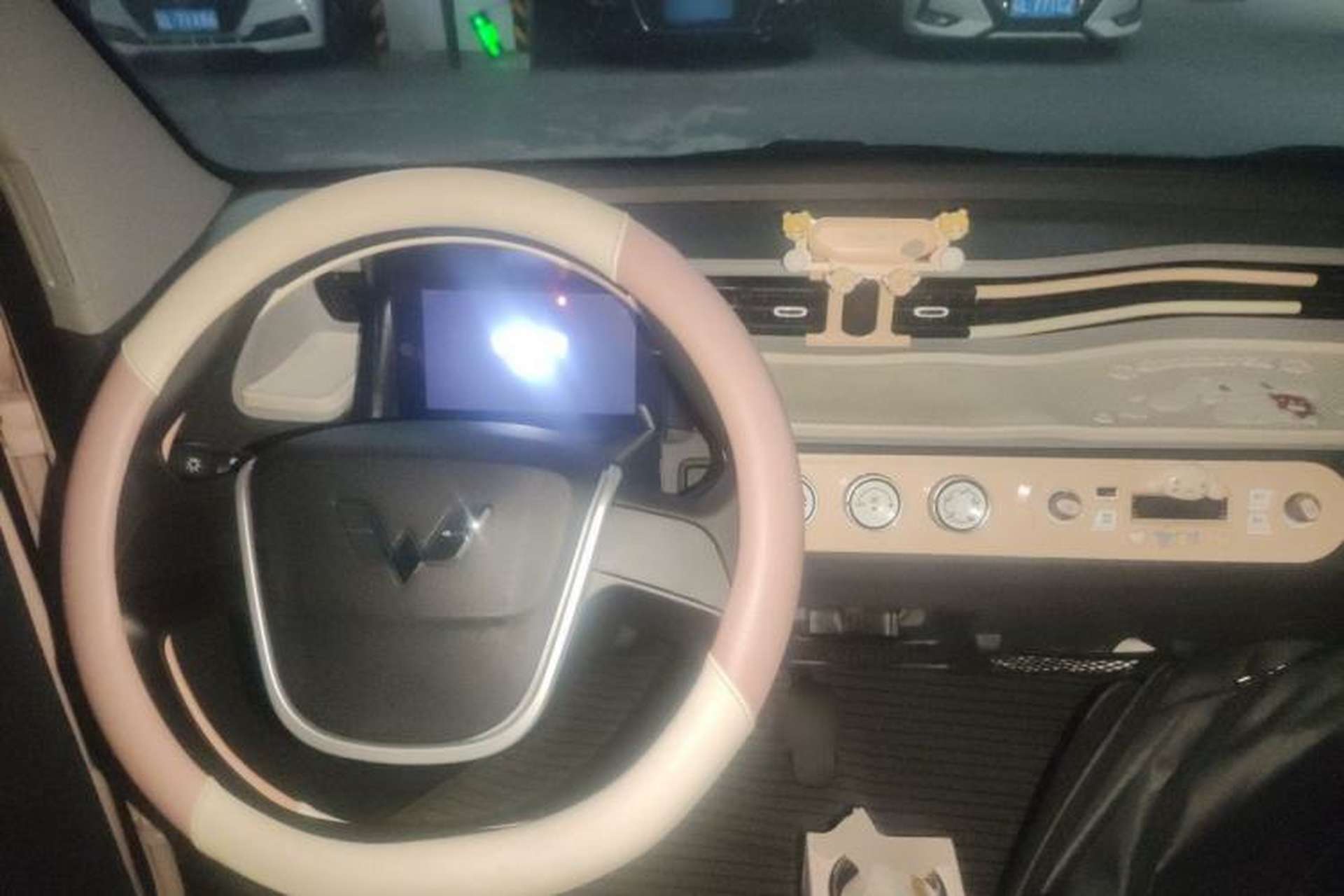 Used Wuling Hongguang MINIEV 2022 Macaron Fashion Model Lithium Iron Phosphate Steering Wheel