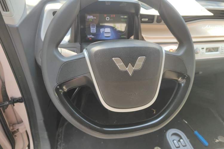 Used Wuling Hongguang MINIEV 2022 Macaron Fashion Model Lithium Iron Phosphate Steering Wheel