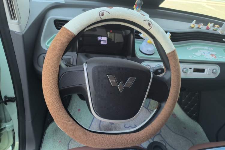 Used Wuling Hongguang MINIEV 2022 Macaron Premium Model – Lithium Iron Phosphate Steering Wheel