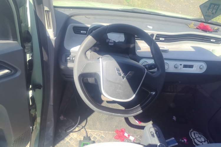 Used Wuling Hongguang MINIEV 2022 Macaron Fashion Edition Lithium-Nickel-Cobalt-Alpha-oxide Steering Wheel