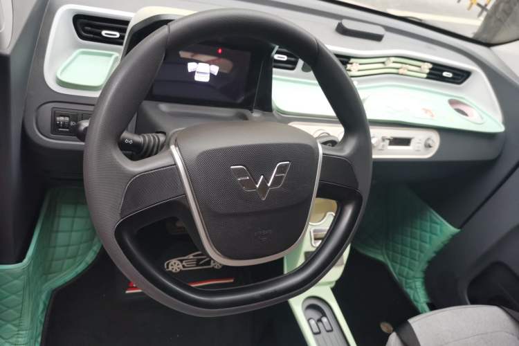 Used Wuling Hongguang MINIEV 2022 Macaron Fashion Model Lithium Iron Phosphate Steering Wheel