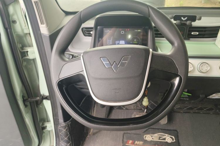 Used Wuling Hongguang MINIEV 2022 Macaron Premium Model – Lithium Iron Phosphate Steering Wheel