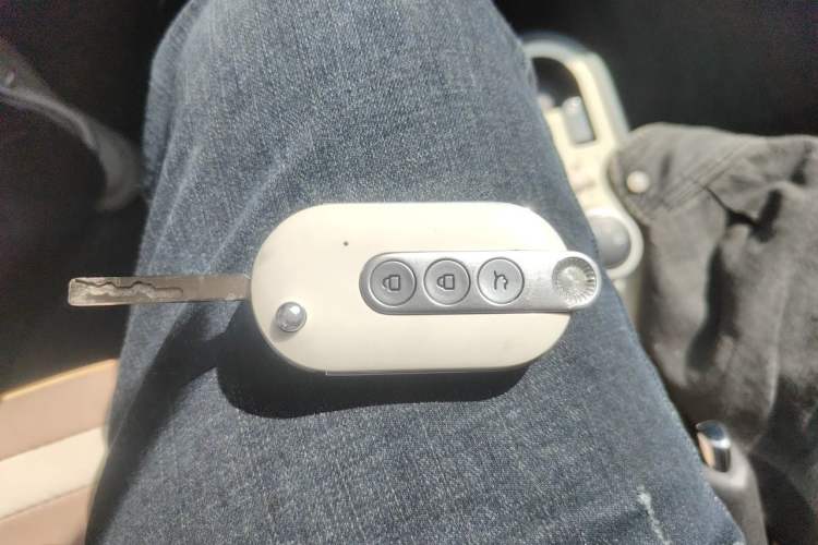 Used Wuling Hongguang MINIEV 2022 Macaron Premium Model – Lithium Iron Phosphate Vehicle Key