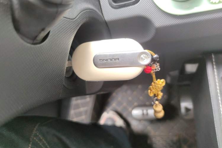 Used Wuling Hongguang MINIEV 2022 Macaron Premium Model – Lithium Iron Phosphate Vehicle Key