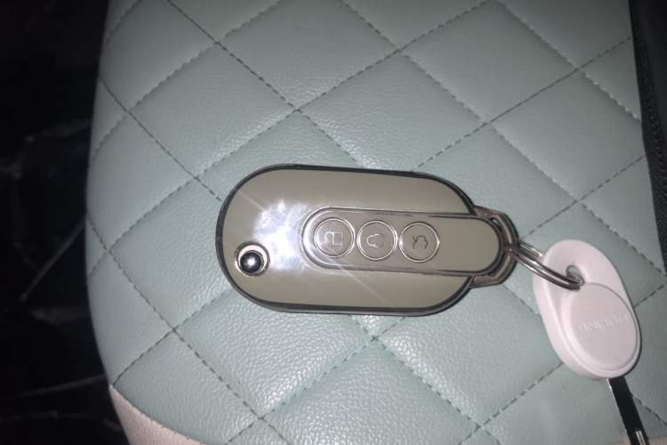 Used Wuling Hongguang MINIEV 2022 Macaron Premium Model – Lithium Iron Phosphate Vehicle Key