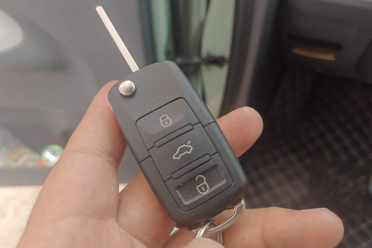 Used Wuling Hongguang MINIEV 2022 Macaron Premium Model – Lithium Iron Phosphate Vehicle Key