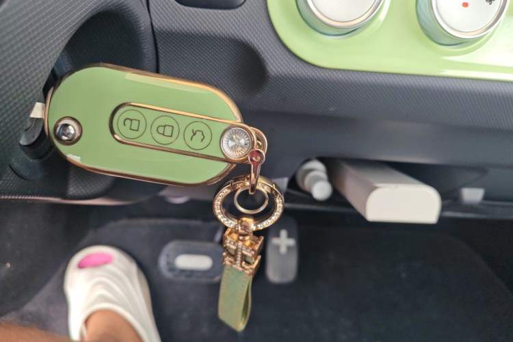 Used Wuling Hongguang MINIEV 2022 Macaron Fashion Model Lithium Iron Phosphate Vehicle Key