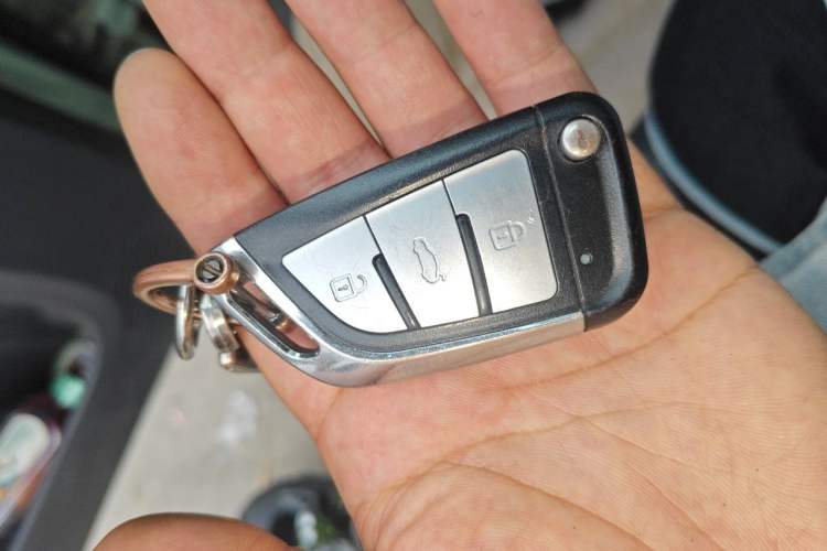 Used Wuling Hongguang MINIEV 2022 Macaron Fashion Model Lithium Iron Phosphate Vehicle Key