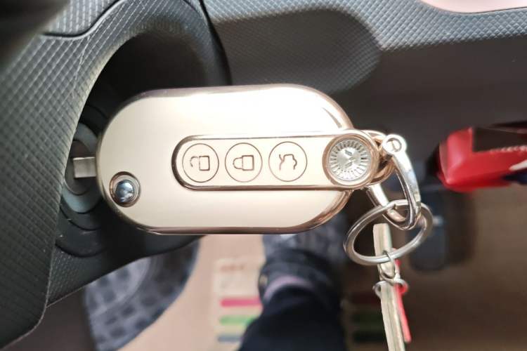 Used Wuling Hongguang MINIEV 2022 Macaron Premium Model – Lithium Iron Phosphate Vehicle Key