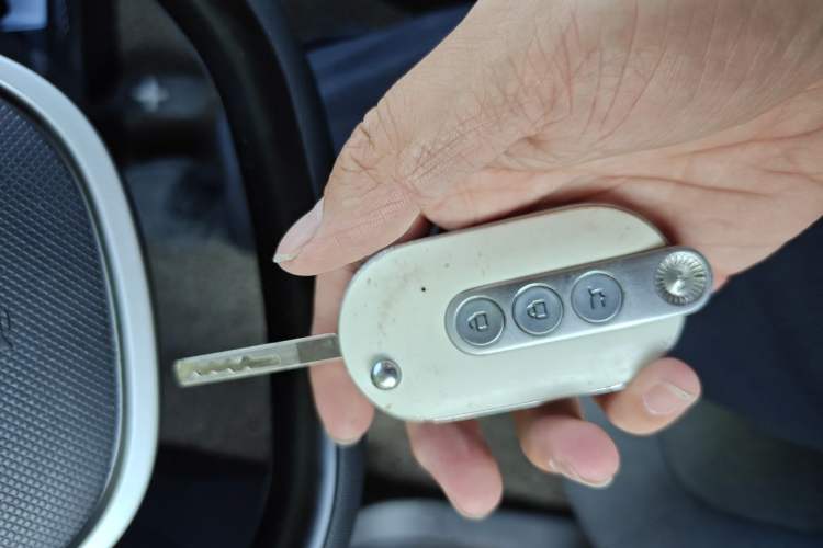 Used Wuling Hongguang MINIEV 2022 Macaron Premium Model – Lithium Iron Phosphate Vehicle Key
