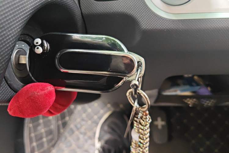 Used Wuling Hongguang MINIEV 2022 Macaron Premium Model – Lithium Iron Phosphate Vehicle Key