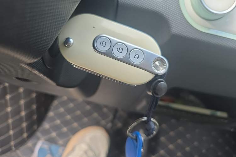 Used Wuling Hongguang MINIEV 2022 Macaron Fashion Model Lithium Iron Phosphate Vehicle Key