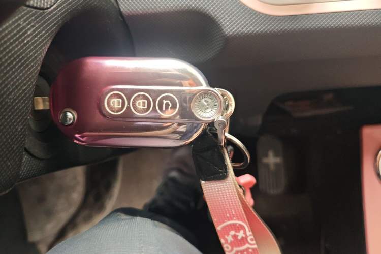 Used Wuling Hongguang MINIEV 2022 Macaron Premium Model – Lithium Iron Phosphate Vehicle Key