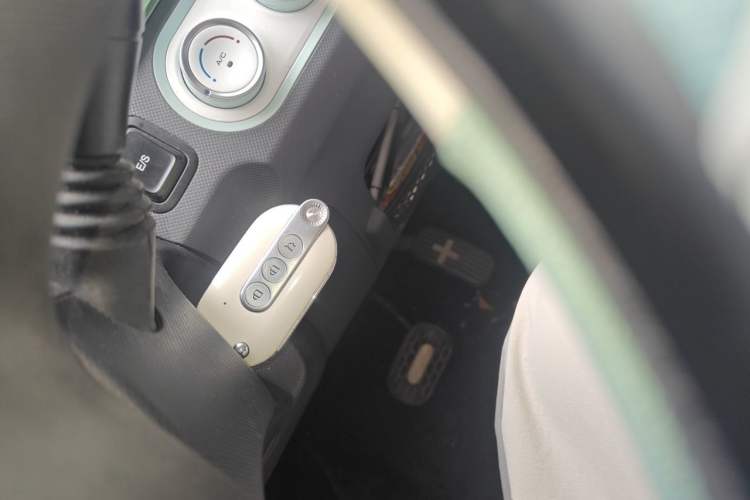 Used Wuling Hongguang MINIEV 2022 Macaron Premium Model – Lithium Iron Phosphate Vehicle Key