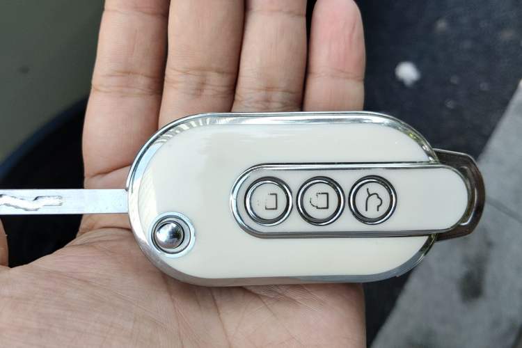 Used Wuling Hongguang MINIEV 2022 GAMEBOY 300km Enthusiast Model with Lithium Iron Phosphate Vehicle Key