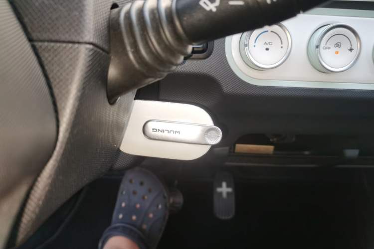 Used Wuling Hongguang MINIEV 2022 Macaron Premium Model – Lithium Iron Phosphate Vehicle Key