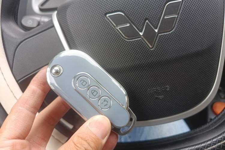 Used Wuling Hongguang MINIEV 2022 Macaron Premium Model – Lithium Iron Phosphate Vehicle Key