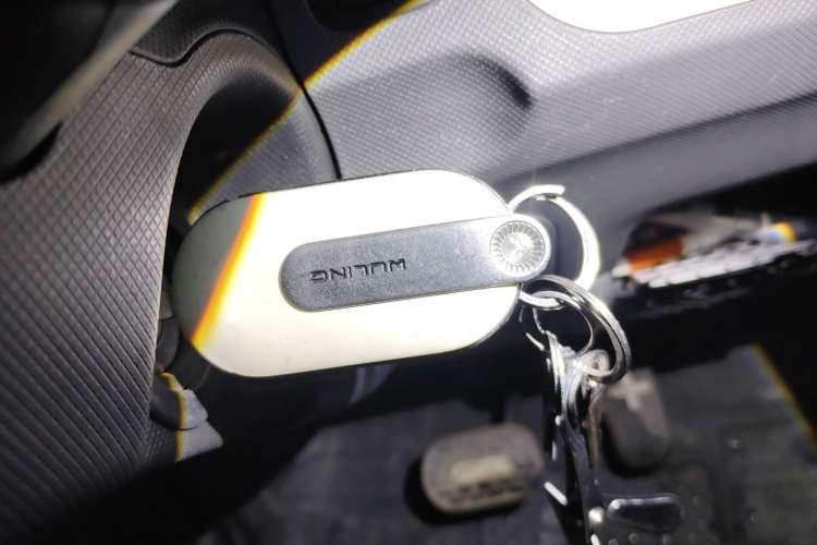 Used Wuling Hongguang MINIEV 2022 Macaron Premium Model – Lithium Iron Phosphate Vehicle Key