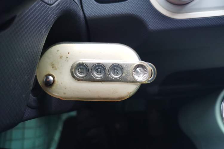 Used Wuling Hongguang MINIEV 2022 Macaron Fashion Model Lithium Iron Phosphate Vehicle Key