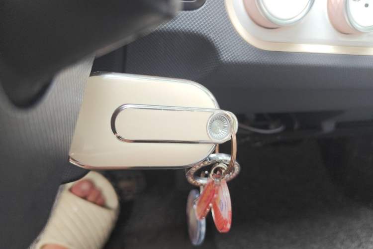 Used Wuling Hongguang MINIEV 2022 Macaron Fashion Model Lithium Iron Phosphate Vehicle Key