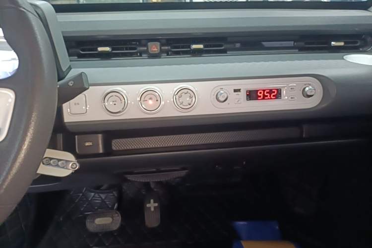 Used Wuling Hongguang MINIEV 2022 GAMEBOY 200km Gaming Edition with Lithium Iron Phosphate Audio And AC Panel
