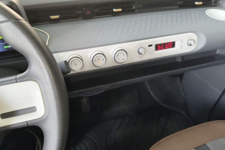 Used Wuling Hongguang MINIEV 2022 GAMEBOY 300km Enthusiast Model with Lithium Iron Phosphate Audio And AC Panel