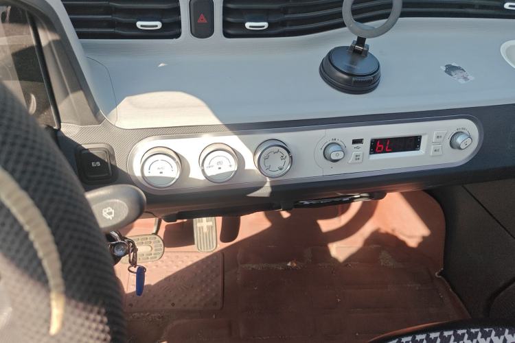 Used Wuling Hongguang MINIEV 2022 Macaron Fashion Edition Lithium-Nickel-Cobalt-Alpha-oxide Audio And AC Panel