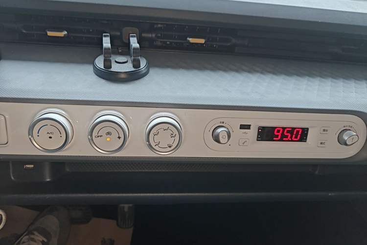 Used Wuling Hongguang MINIEV 2022 GAMEBOY 300km Enthusiast Model with Lithium Iron Phosphate Audio And AC Panel