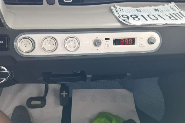Used Wuling Hongguang MINIEV 2022 Macaron Premium Model – Lithium Iron Phosphate Audio And AC Panel
