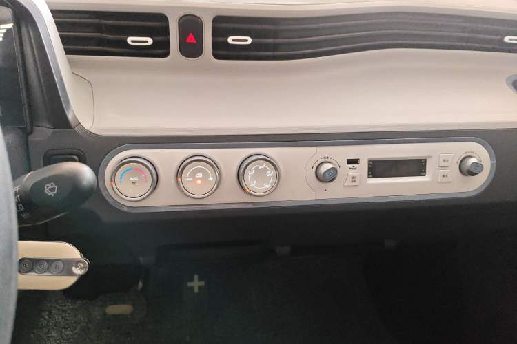 Used Wuling Hongguang MINIEV 2022 Macaron Fashion Edition Lithium-Nickel-Cobalt-Alpha-oxide Audio And AC Panel