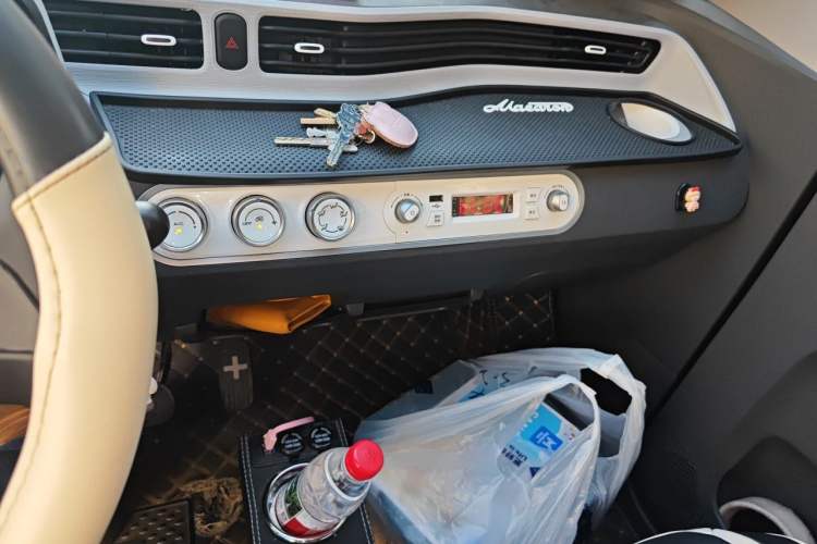 Used Wuling Hongguang MINIEV 2022 Zizai Version Lithium Iron Phosphate Audio And AC Panel