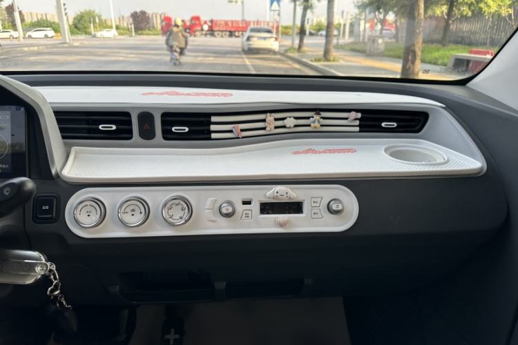 Used Wuling Hongguang MINIEV 2022 Macaron Premium Model – Lithium Iron Phosphate Audio And AC Panel