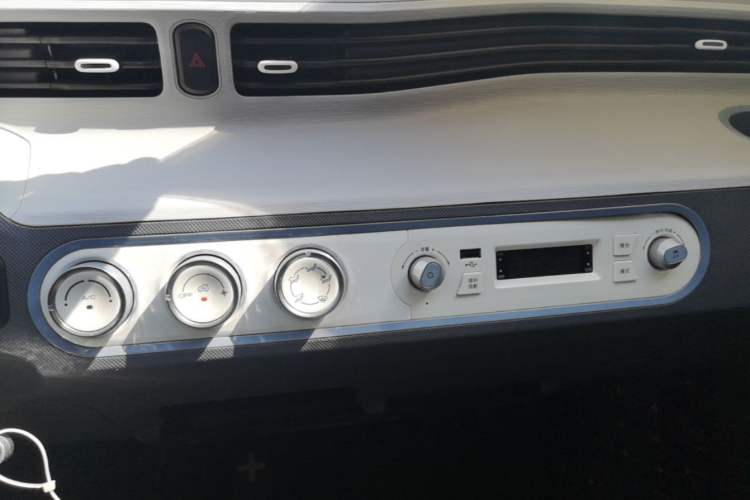 Used Wuling Hongguang MINIEV 2022 Macaron Premium Model – Lithium Ternary Battery Audio And AC Panel