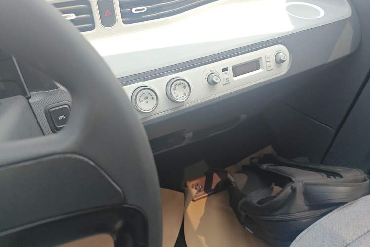 Used Wuling Hongguang MINIEV 2022 Macaron Premium Model – Lithium Iron Phosphate Audio And AC Panel
