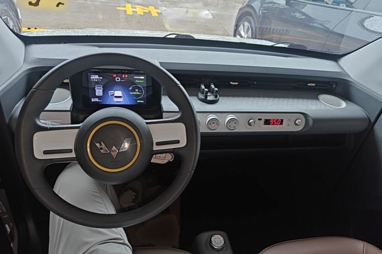 Used Wuling Hongguang MINIEV 2022 GAMEBOY 300km Enthusiast Model with Lithium Iron Phosphate Center Console