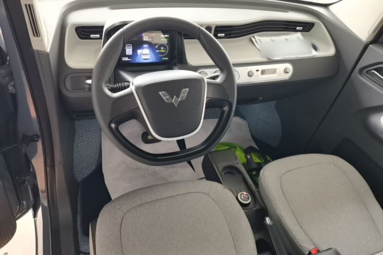 Used Wuling Hongguang MINIEV 2022 Macaron Premium Model – Lithium Iron Phosphate Center Console