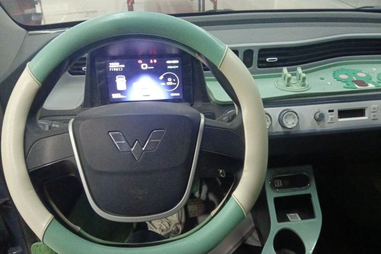 Used Wuling Hongguang MINIEV 2022 Macaron Premium Model – Lithium Iron Phosphate Center Console