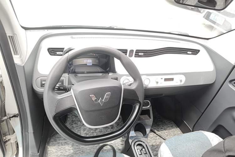 Used Wuling Hongguang MINIEV 2022 Macaron Premium Model – Lithium Iron Phosphate Center Console