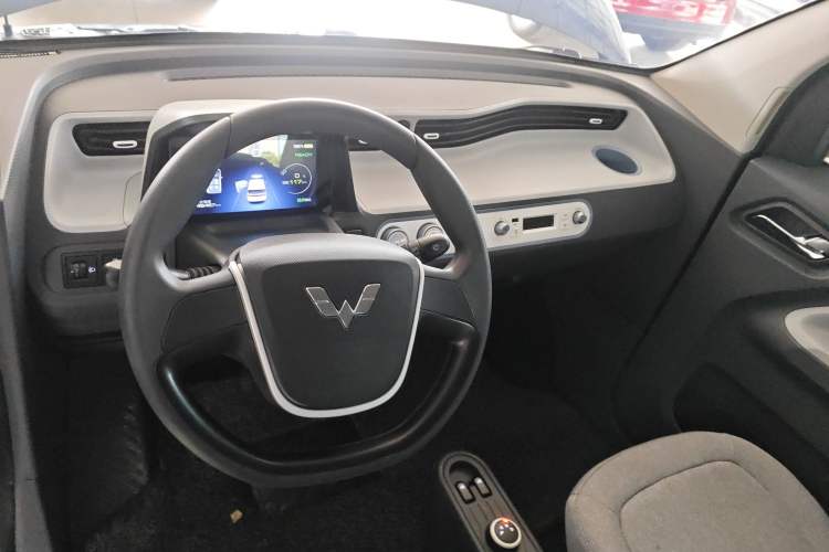 Used Wuling Hongguang MINIEV 2022 Macaron Fashion Edition Lithium-Nickel-Cobalt-Alpha-oxide Center Console