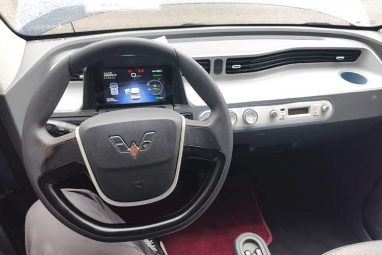Used Wuling Hongguang MINIEV 2022 Macaron Premium Model – Lithium Iron Phosphate Center Console