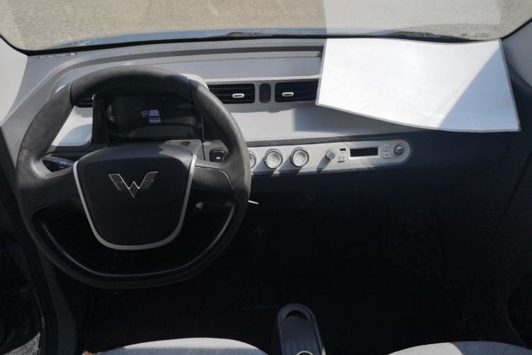 Used Wuling Hongguang MINIEV 2022 Macaron Premium Model – Lithium Ternary Battery Center Console