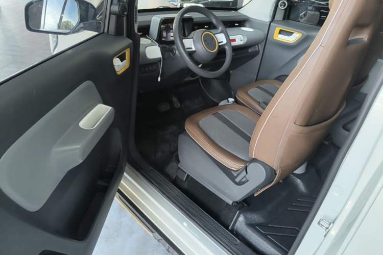 Used Wuling Hongguang MINIEV 2022 GAMEBOY 300km Enthusiast Model with Lithium Iron Phosphate Driver Seat