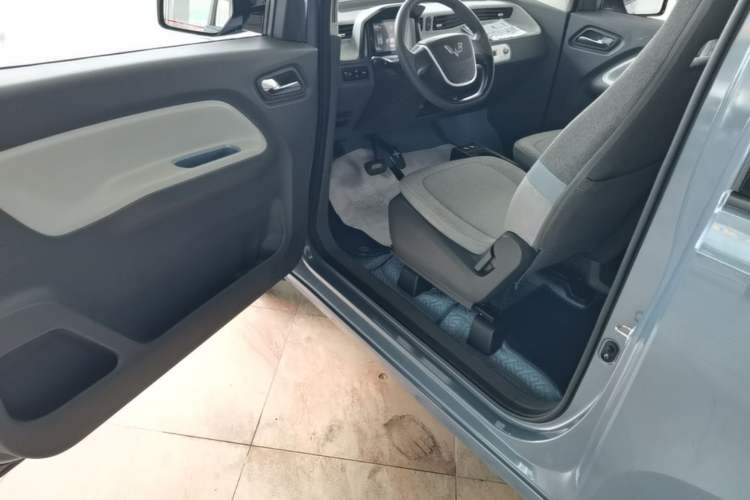 Used Wuling Hongguang MINIEV 2022 Macaron Premium Model – Lithium Iron Phosphate Driver Seat