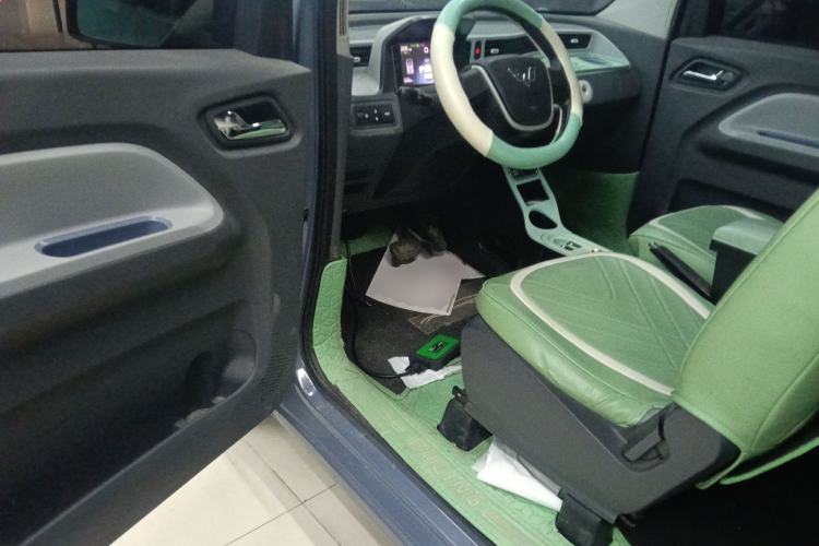 Used Wuling Hongguang MINIEV 2022 Macaron Premium Model – Lithium Iron Phosphate Driver Seat