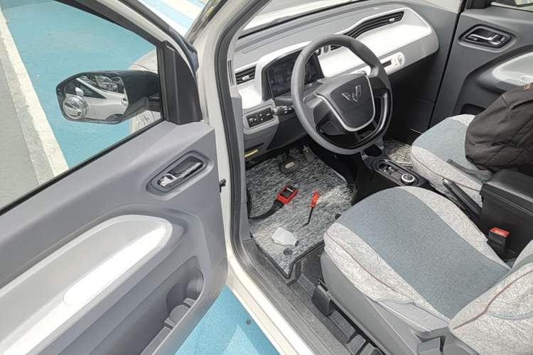 Used Wuling Hongguang MINIEV 2022 Macaron Premium Model – Lithium Iron Phosphate Driver Seat